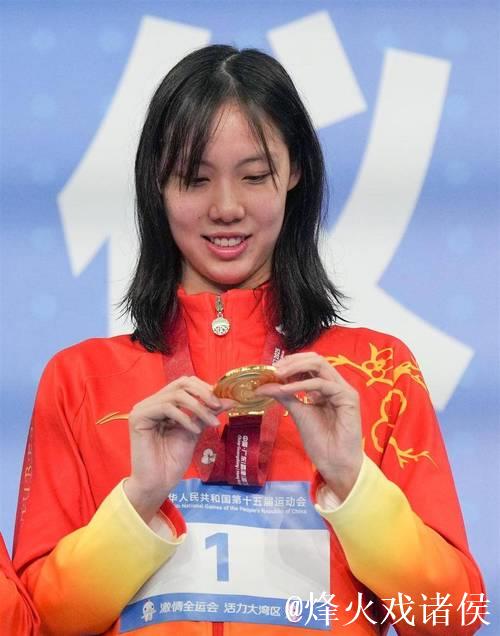 湖北队彭旭玮夺得全运会女子100米仰泳金牌